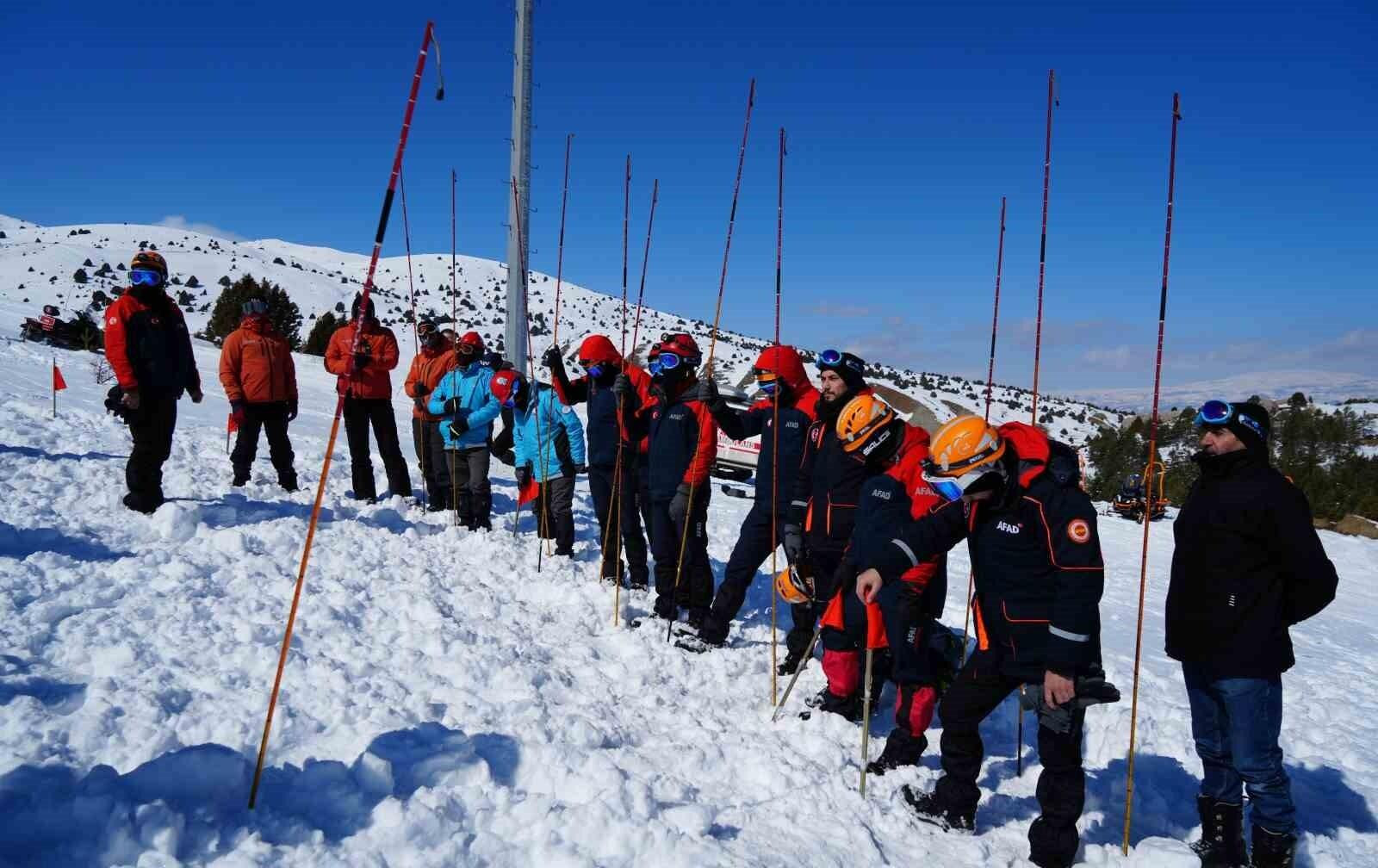 Erzincan’da Ergan Dağı Kayak Merkezi’nde Çığda Arama Kurtarma Tatbikatı