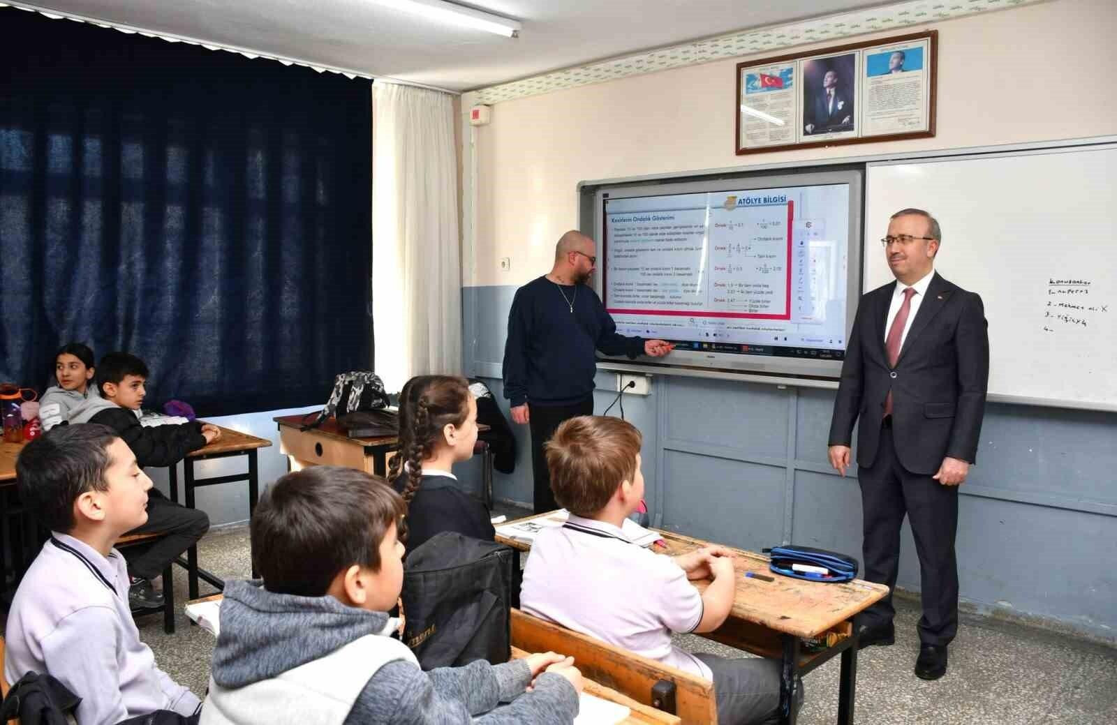 Eskişehir İl Milli Eğitim Müdürü Sinan Aydın Fahri Günay Ortaokulunu Ziyaret Etti