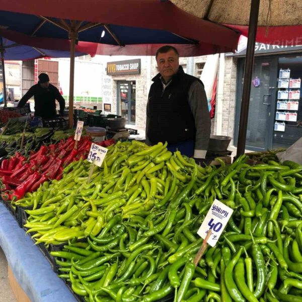 Eskişehir Yenibağlar pazarında esnaf-1