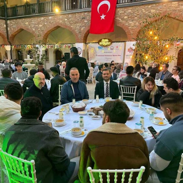 Farklı ülkelerden öğrencilerle birlikte iftar sofrası-2