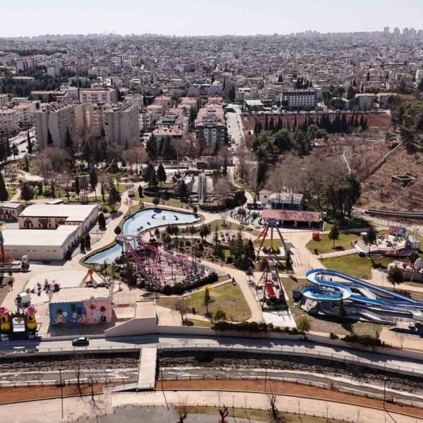 Gaziantep Büyükşehir Belediyesi Tema Parkı'nın yenilenen alanlarından bir kesit.-1