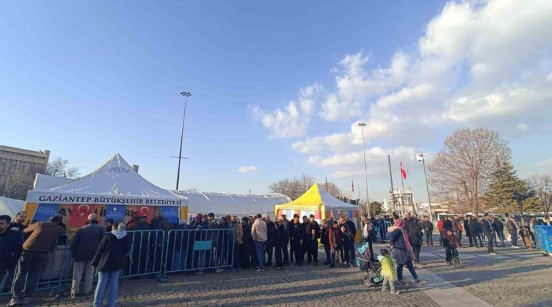 Gaziantep'te İftar Çadırları Yoğun İlgiyle Karşılandı 1