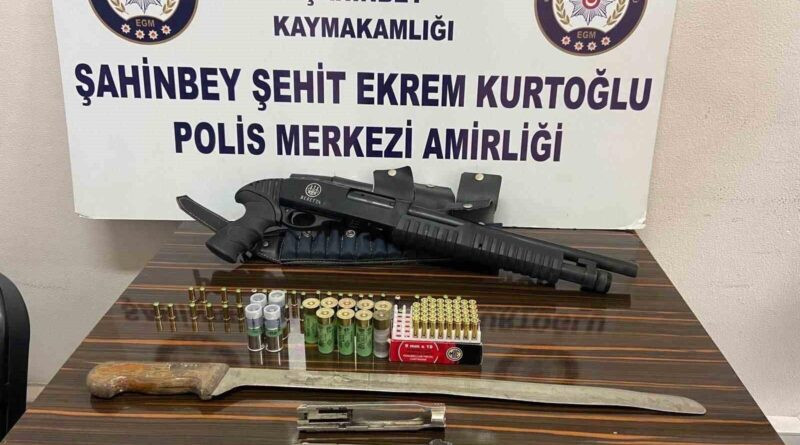 Gaziantep'te Polis Operasyonunda 5 Ruhsatsız Silah Ele Geçirildi, 2 Şüpheli Gözaltına Alındı 1