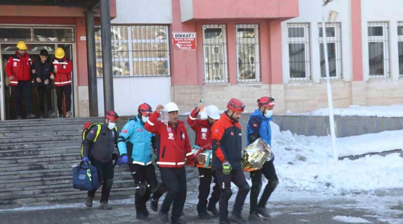 Hakkari'de AFAD Liderliğinde Deprem Tatbikatı Başarıyla Tamamlandı 1