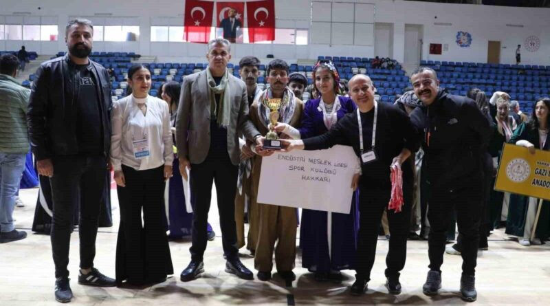 Hakkari'de Halk Oyunları İl Birinciliği Yarışması Sonuçlandı 1