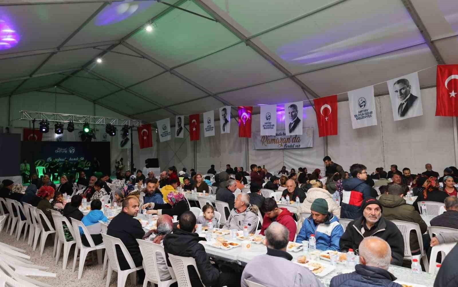 Hatay Büyükşehir Belediyesi, 15 İlçede Ramazan İftar Çadırlarıyla Birlik ve Beraberliği Kutluyor