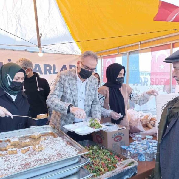 İftar çadırında vatandaşlar arasında Ramazan ruhu hakim.-2