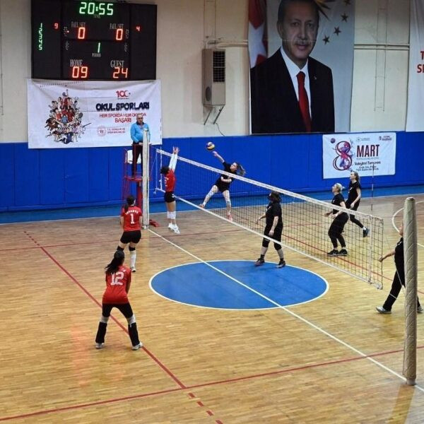 Isparta'da düzenlenen voleybol turnuvası final maçı-1