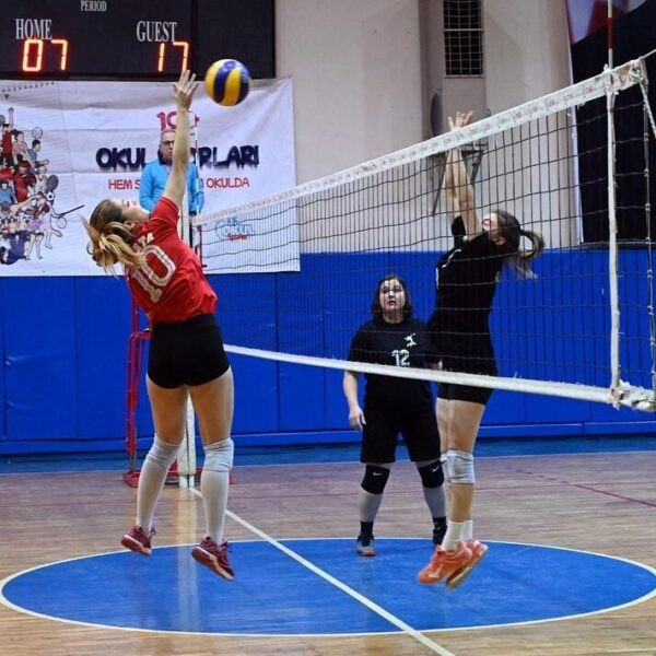 Isparta'da düzenlenen voleybol turnuvası final maçı-3