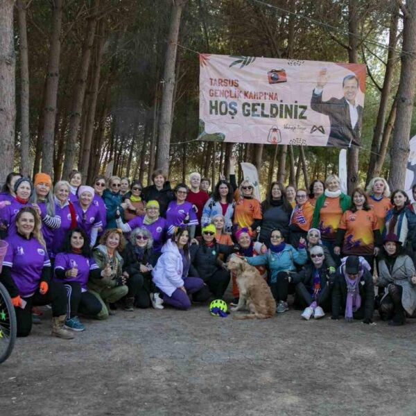 Kadın bisikletçiler Dadalı Mahallesi'nde bisiklet turunda.-1