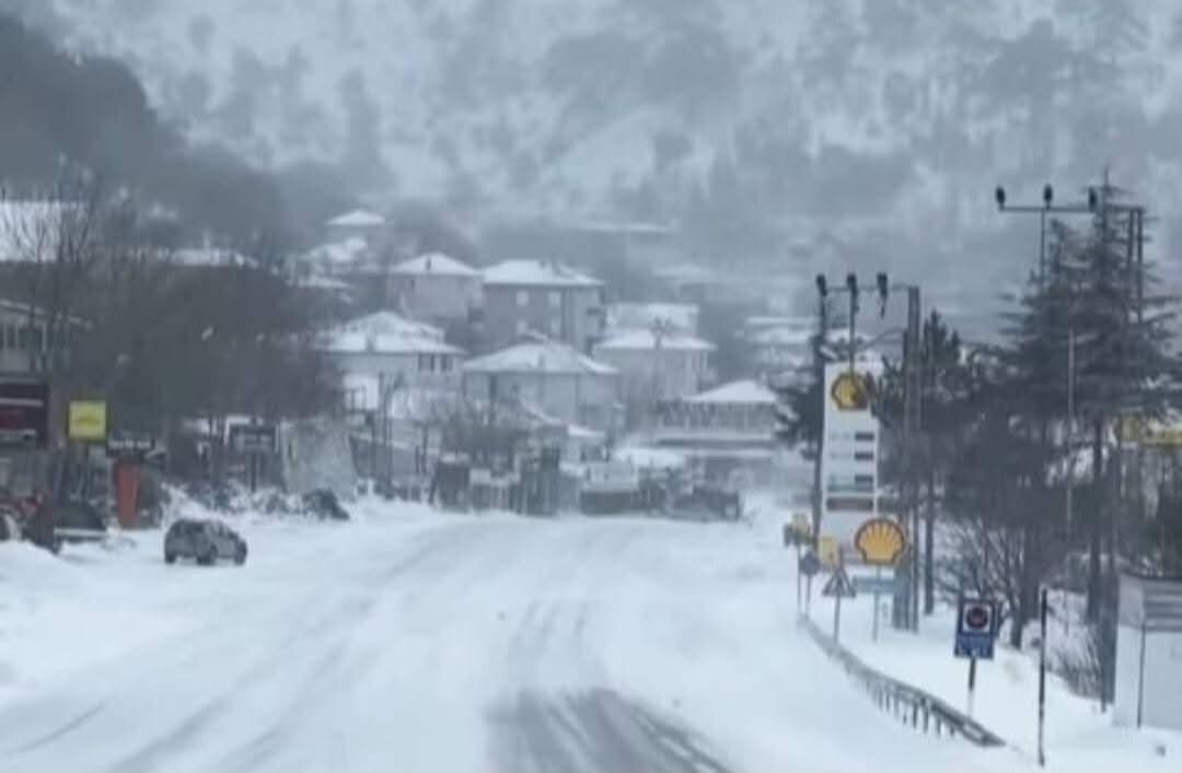 Kar ve tipi nedeniyle Sertavul geçidi ulaşıma kapatıldı