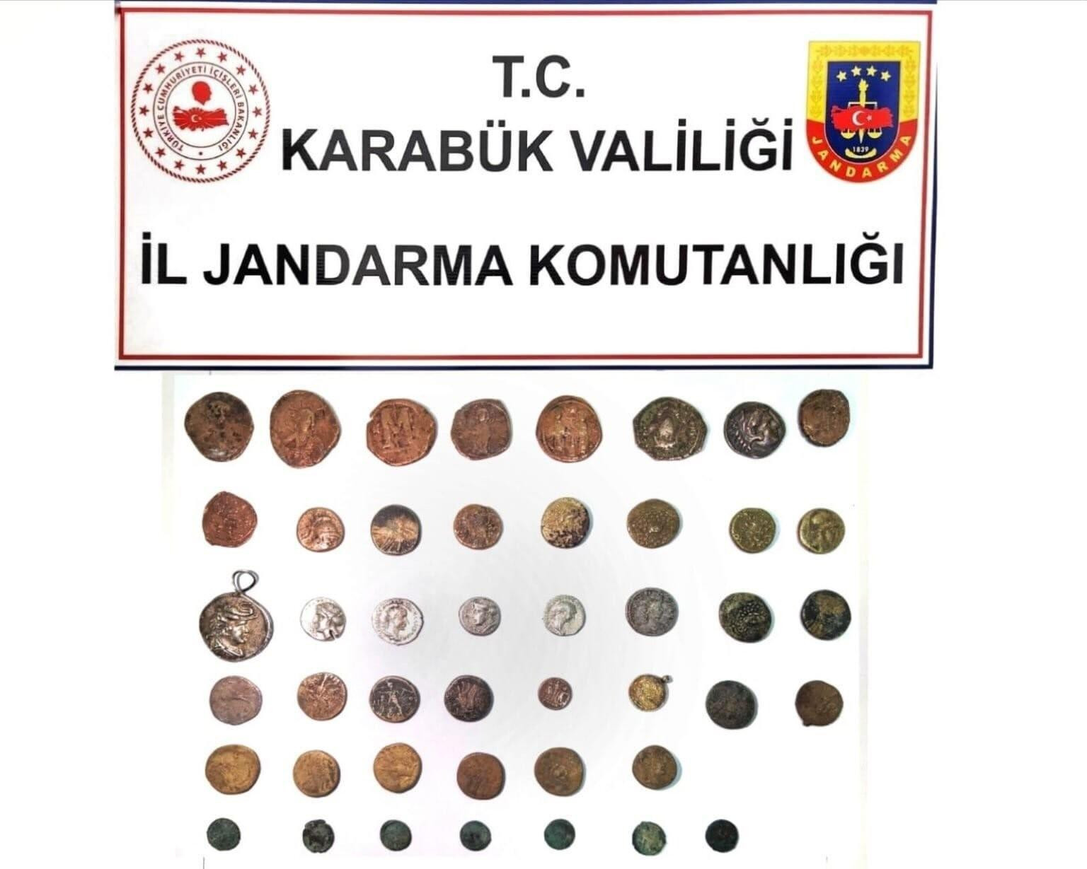 Karabük’te 4 kişi 45 sikke ile yakalandı