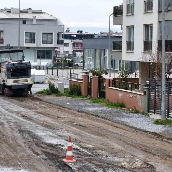 Karacasu Caddesi'nde yapılan yol kazı çalışması-2