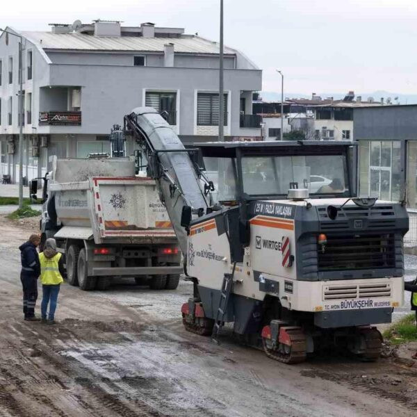 Karacasu Caddesi'nde yapılan yol kazı çalışması-4