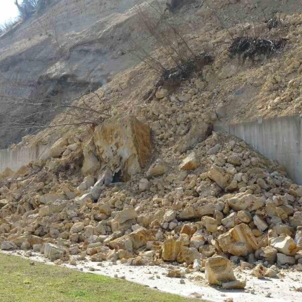 Karadeniz-Akdeniz Yolu üzerinde heyelan-1