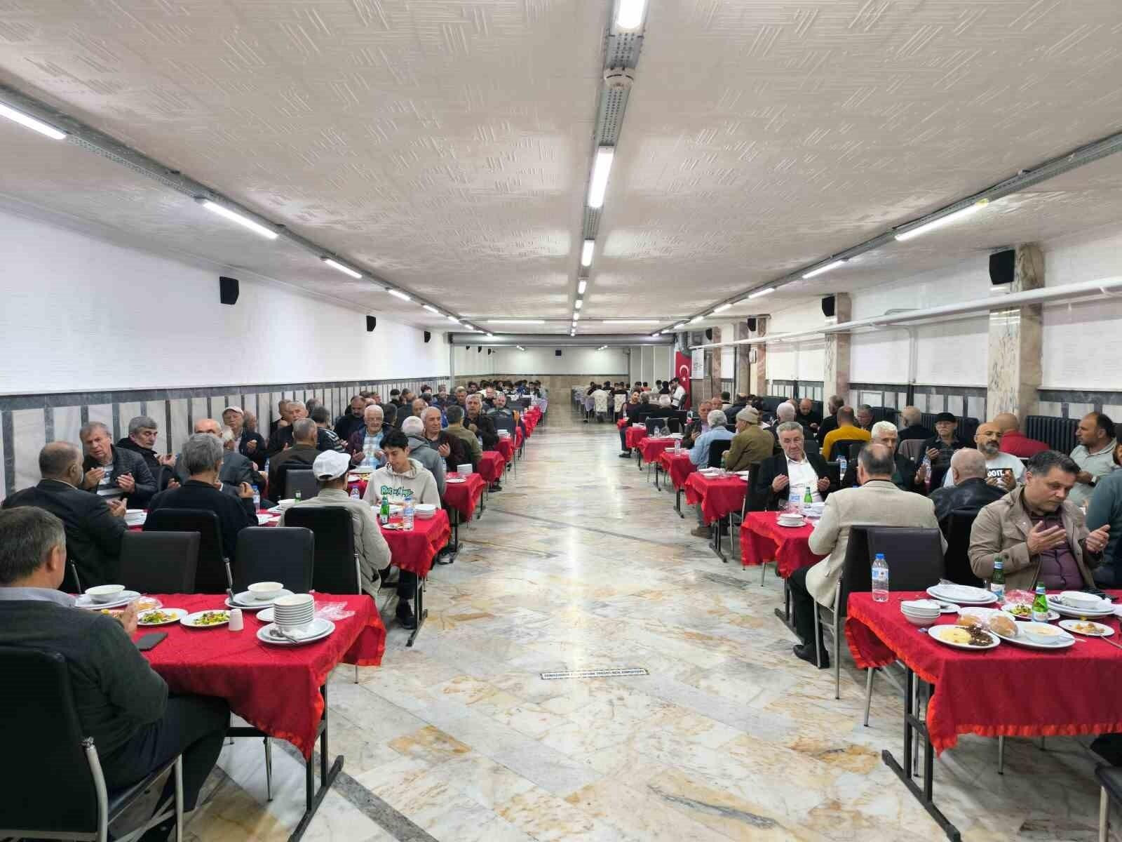 Karahisar Masterler Derneği üyeleri iftarda buluştu