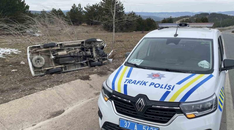 Kastamonu'da Minibus Kaza Sonucu 3 Yaralı 1