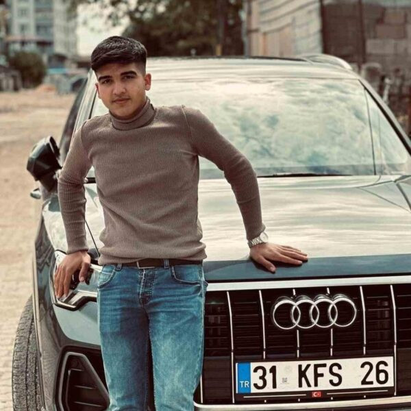 Kazanın ardından cenaze aracıyla olay yerinden kaldırılan gençlerin cesetleri-2