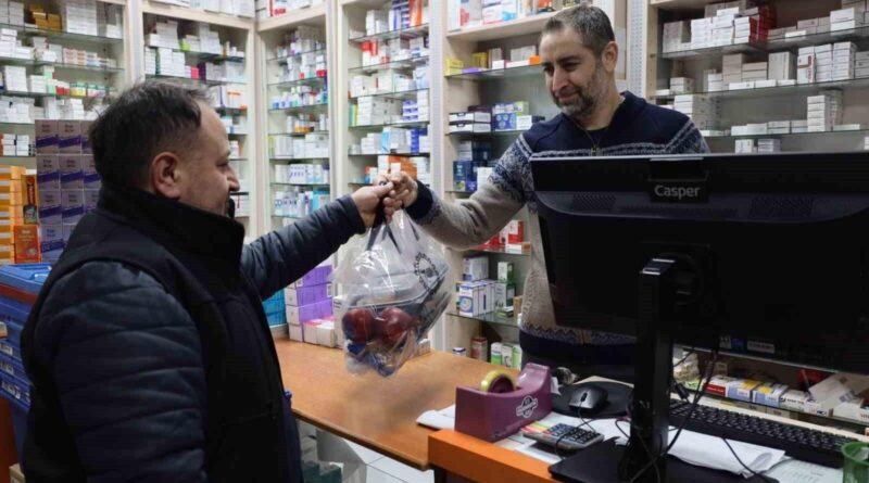 Kocaeli Büyükşehir Belediyesi Ramazan'da Gece Nöbetinde Çalışan Eczacıları Sahurluklarla Ödüllendirdi 7