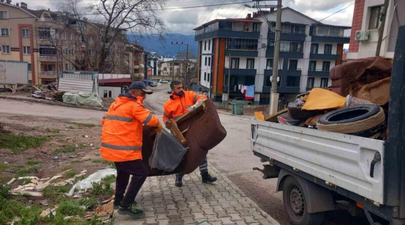 Körfez Belediyesi Katı ve Hacimli Atıklarla Mücadele Ediyor 1