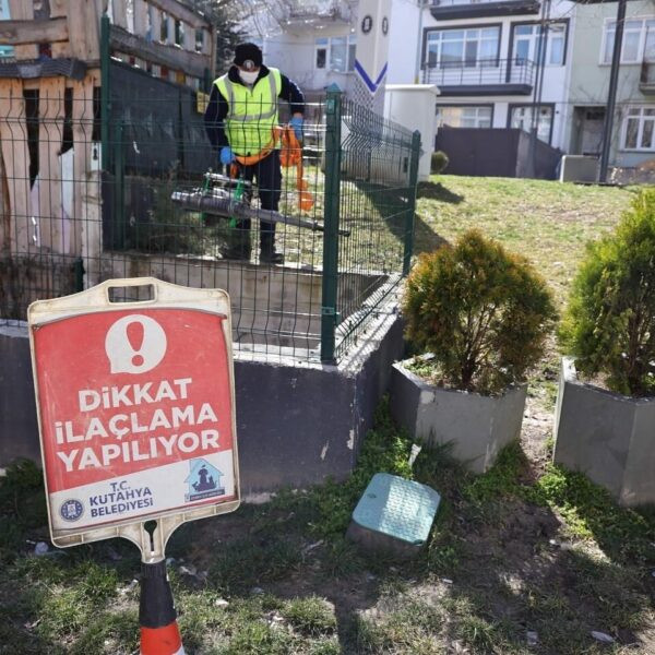 Kütahya Belediyesi ekipleri kışlak mücadelesi kapsamında çalışma yapıyor-2