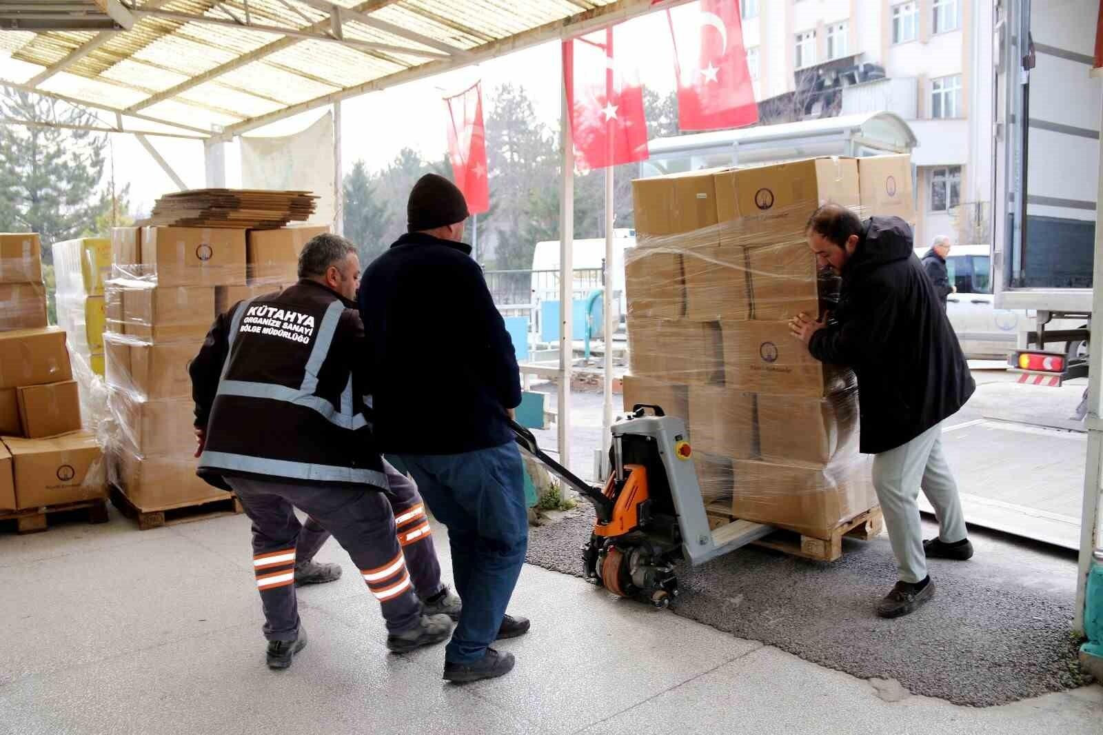 Kütahya OSB, Ramazan Ayında 400 Aileye Yardım Kolileri Teslim Etti