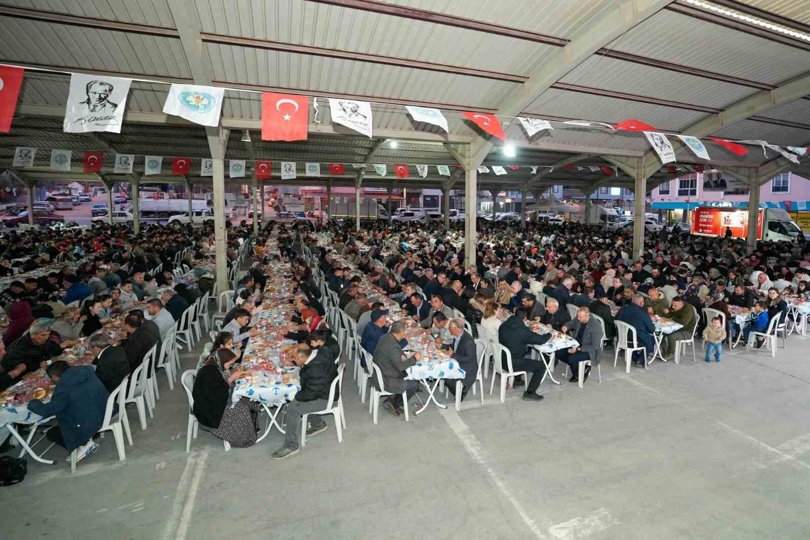 Manisa Büyükşehir Belediyesi Gölmarmara’da 2 Bin Kişilik İftar Programı Düzenledi