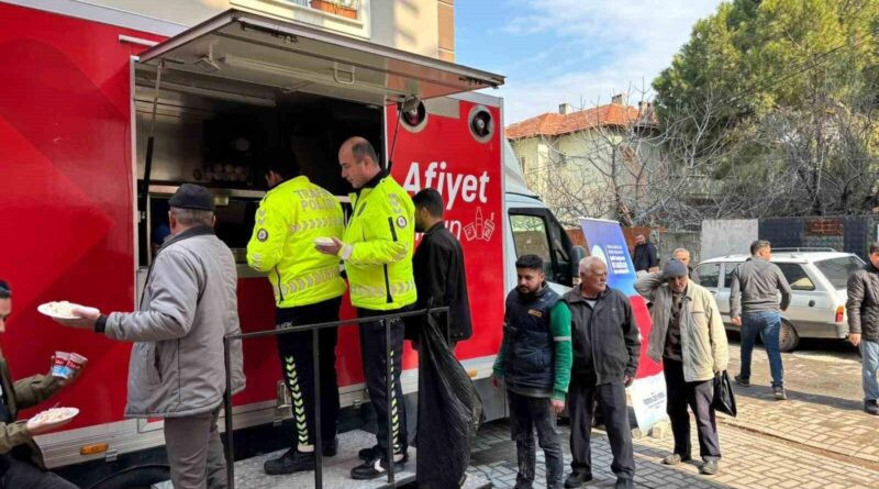 Manisa Büyükşehir Belediyesi, Kıbrıs Gazisi Hasan Gürmenekşe ve Polis Memuru Sema Akınlı'nın Vefatlarının 52. Gününde Anma Programı Düzenledi 1