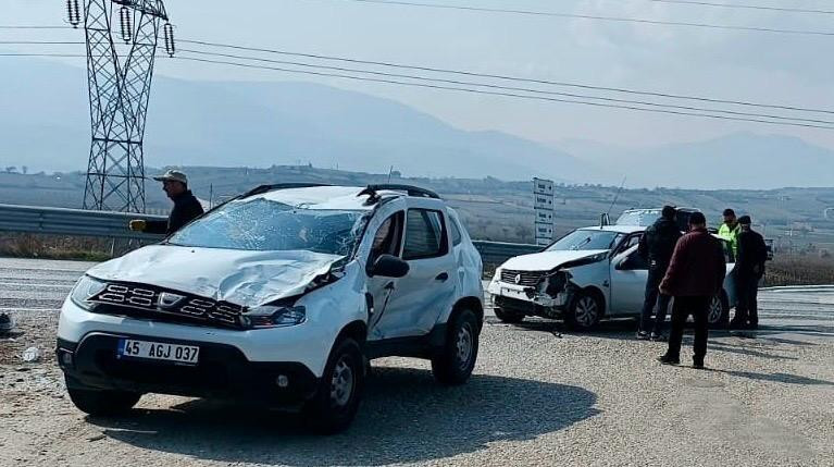 Manisa'nın Sarıgöl'ünde 2 Otomobil Çarpışması: 6 Yaralı 1