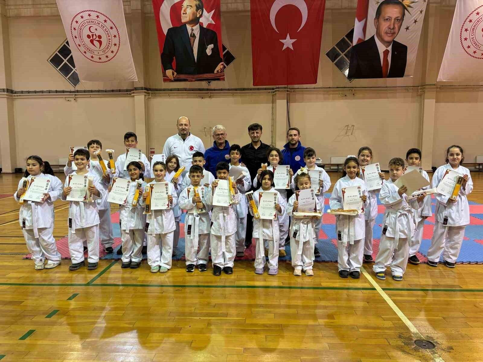 Manyas Belediyespor Karate Takımı Üyeleri Kuşak Sınavında Başarı