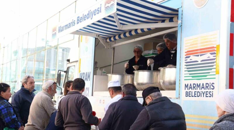 Marmaris Belediyesi Ramazan'da İhtiyaç sahiplerine yemek dağıtımı yapıyor 1