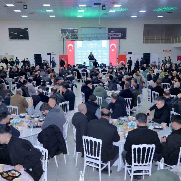 Mazıdağı'ndaki Ramazan iftar programı katılımcıları-2