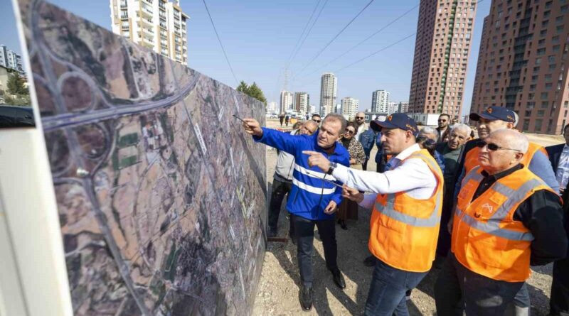 Mersin Büyükşehir Belediye Başkanı Vahap Seçer'in Yenişehir'de Yol Açma Çalışmalarını İncelemesi 1