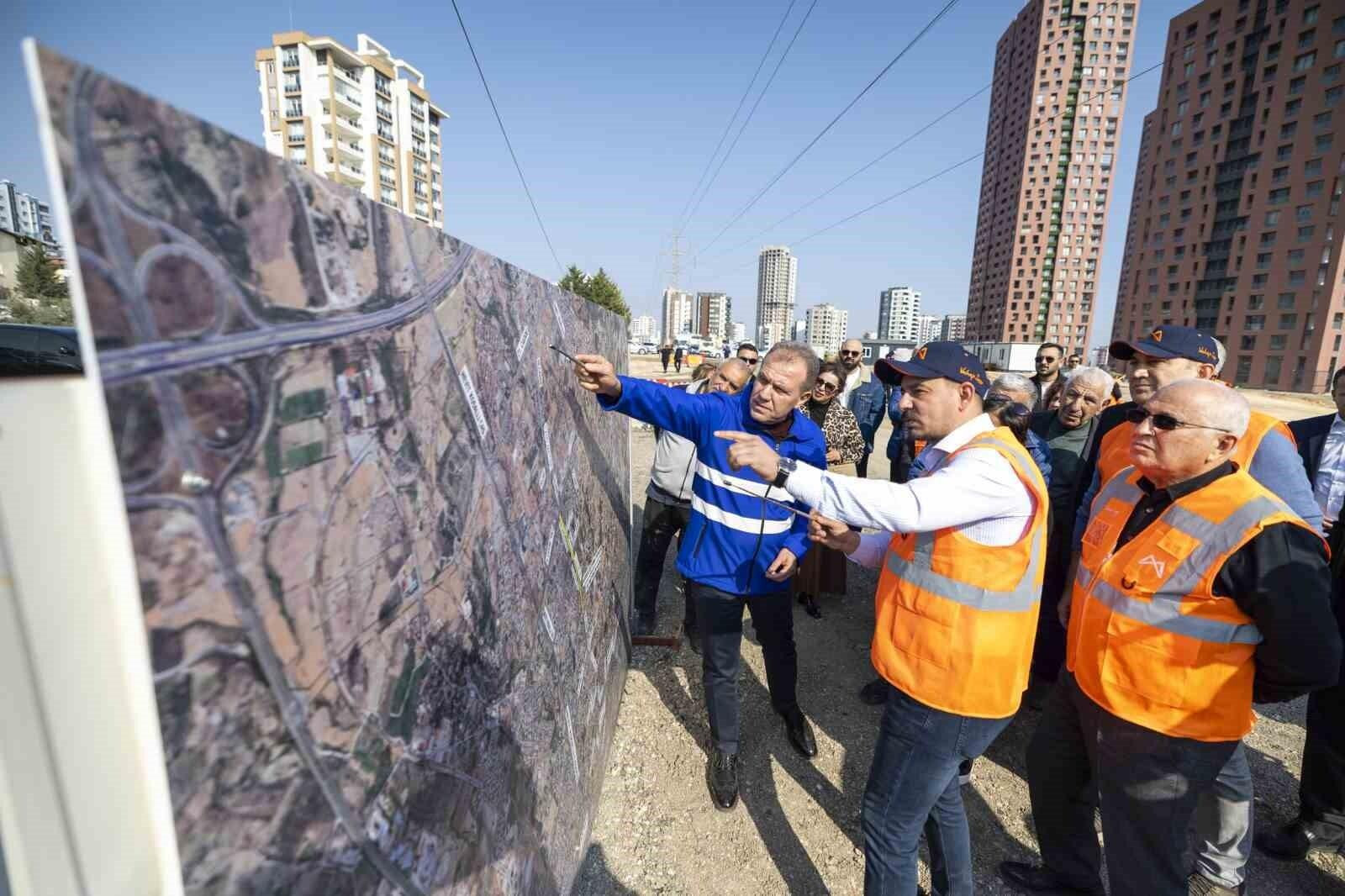 Mersin Büyükşehir Belediye Başkanı Vahap Seçer’in Yenişehir’de Yol Açma Çalışmalarını İncelemesi