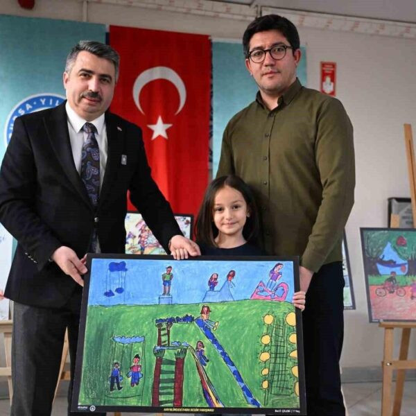 Minik sanatçılar Hayalimdeki Park yarışmasında ödüller kazandılar.-1