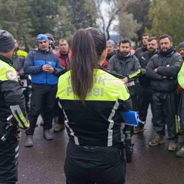 Motokurye sürücülerine güvenli sürüş eğitimi veriliyor-1