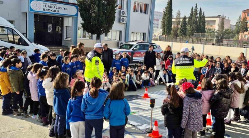 Muğla Jandarma'sı Öğrencilere Trafik Eğitimi Vermeye Devam Ediyor 1