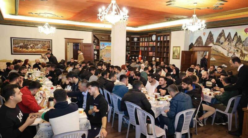 Nevşehir Belediye Başkanı Rasim Arı ile 200 Üniversite Öğrencisi Sahur Sofrası 1