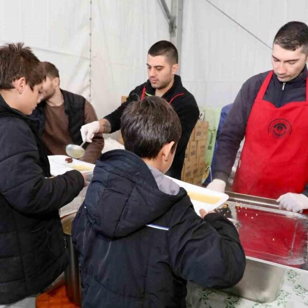 Odunpazarı Belediyesi'nin iftar çadırı-1