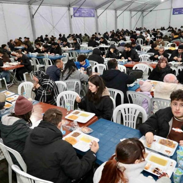 Odunpazarı Belediyesi'nin iftar çadırı-5