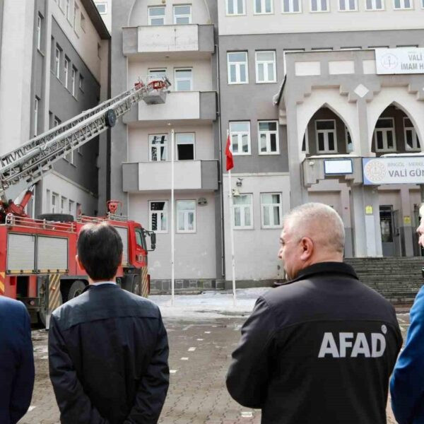 Öğrenciler Deprem Tatbikatı Yapıyor-2