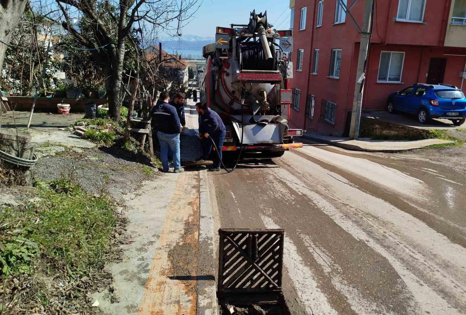 Ordu Büyükşehir Belediyesi Sel ve Su Taşkınlarına Karşı Kanal Temizliği Çalışmalarını Sürdürüyor