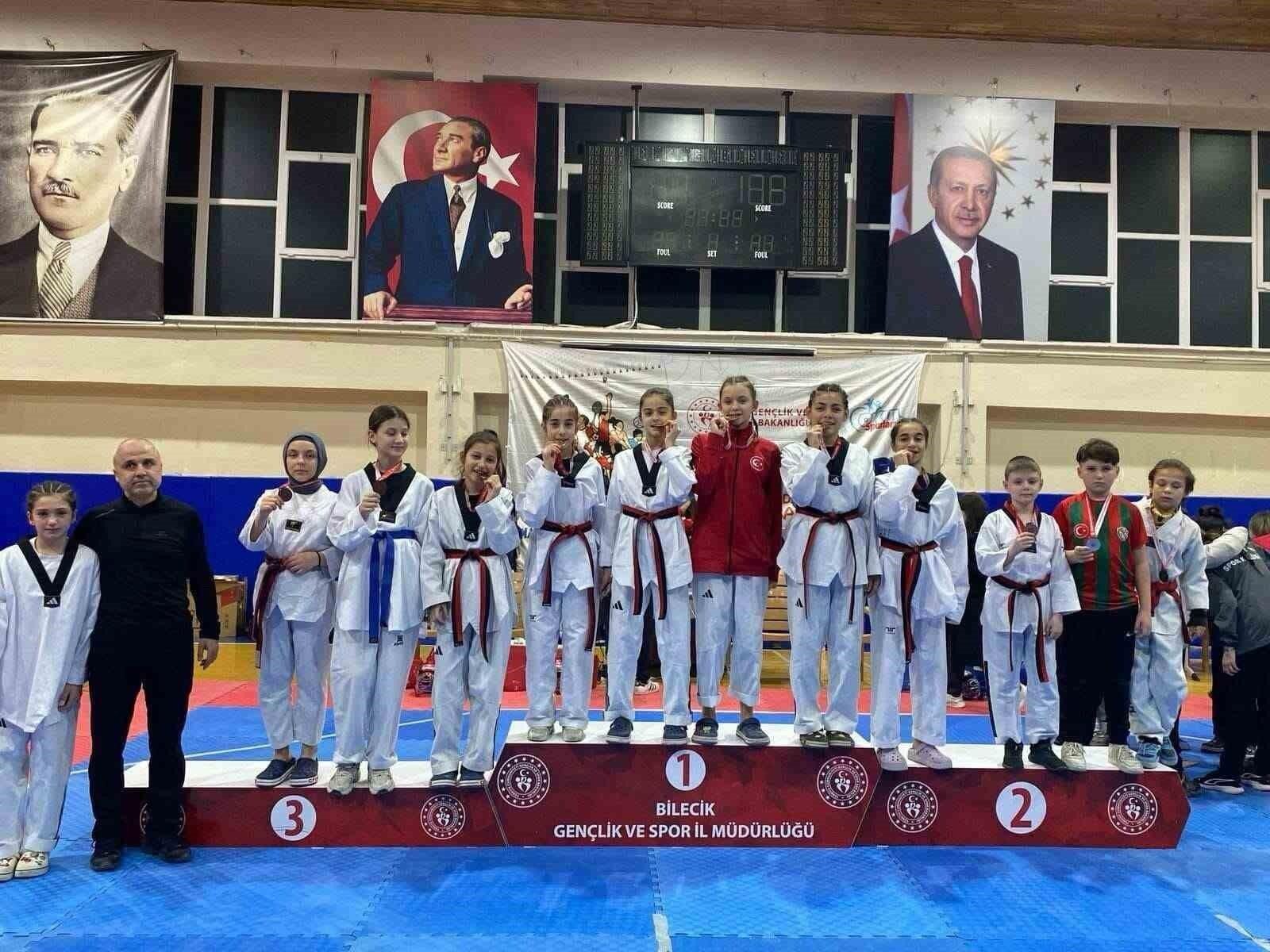 Osmaneli Atatürk Ortaokulu Taekwondo Takımı Bilecik’te Büyük Başarıya İmza Attı