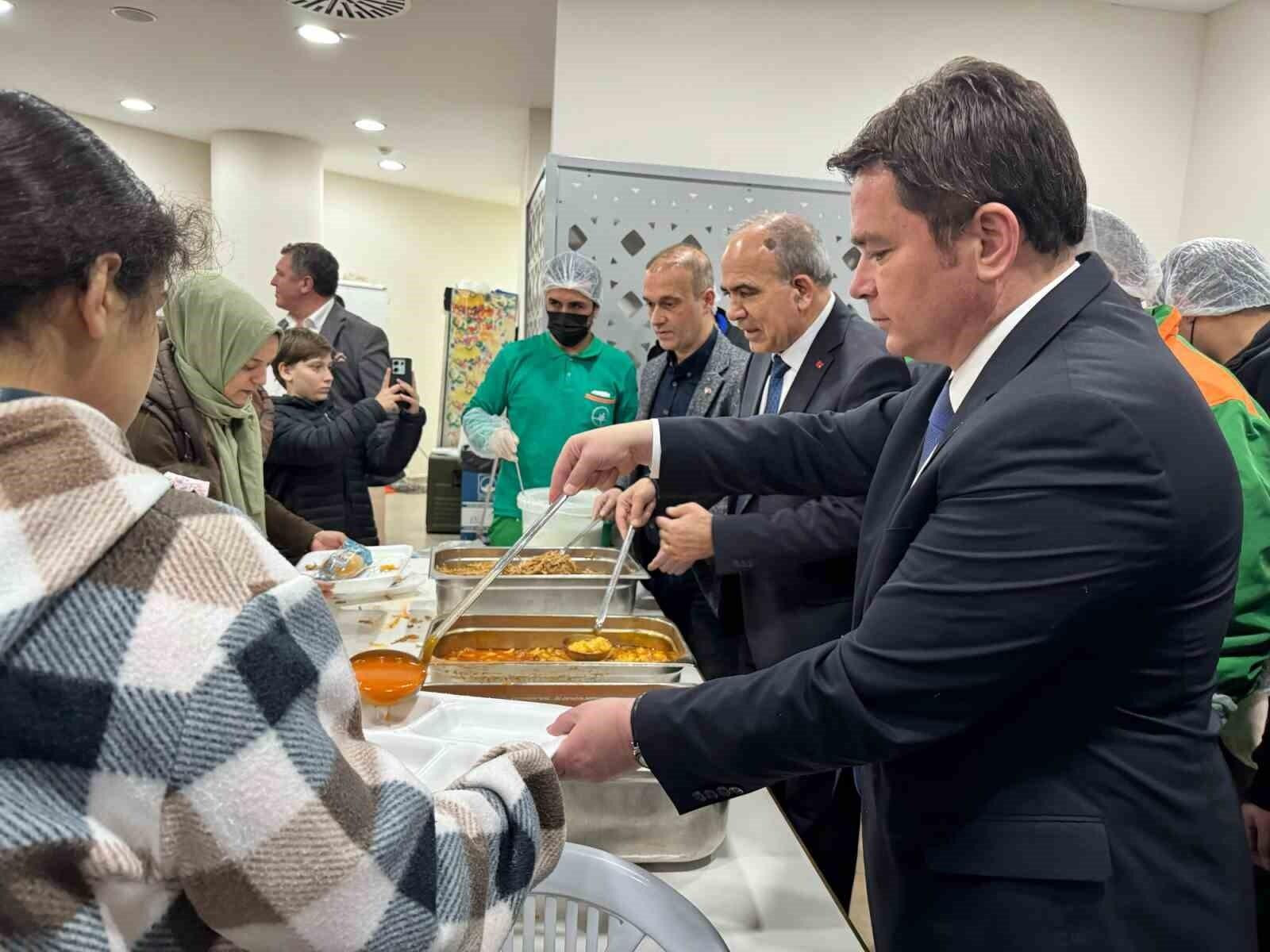 Osmangazi Belediye Başkanı Erkan Aydın Demirtaş’ta Vatandaşlarla Ramazan Bayramı Kutladı