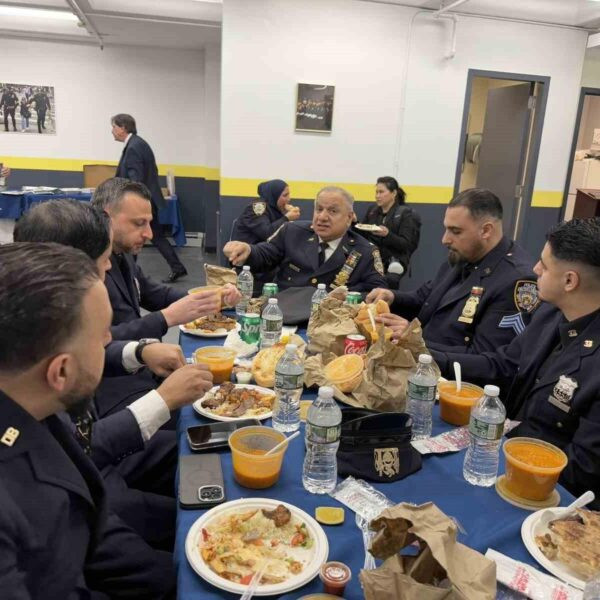 Ramazan ayında NYPD Müslüman polislerin bir araya gelme anı-10