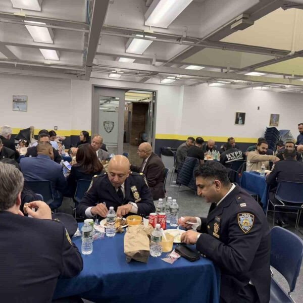 Ramazan ayında NYPD Müslüman polislerin bir araya gelme anı-8