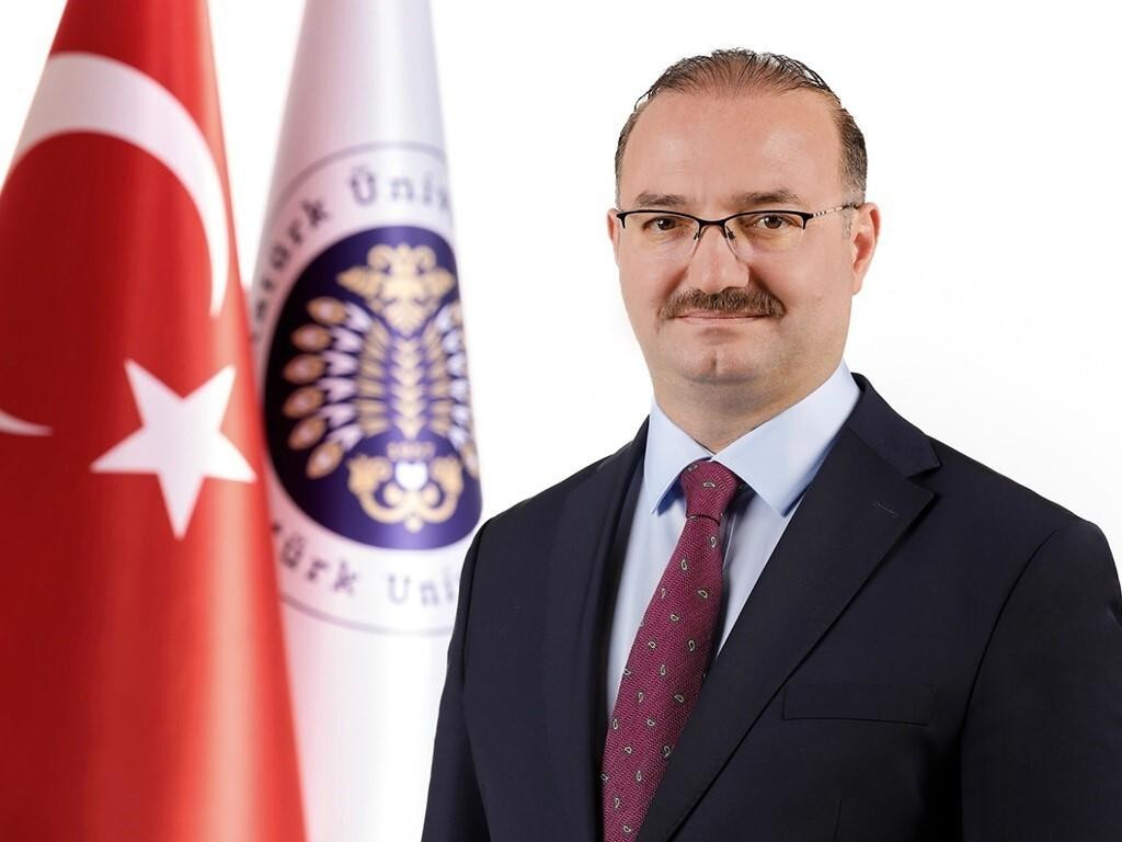 Rektör Müftüoğlu; “Erzurum’un düşman işgalinden kurtuluşunun ve İstiklal Marşı’nın kabulünün yıl dönümü kutlu olsun