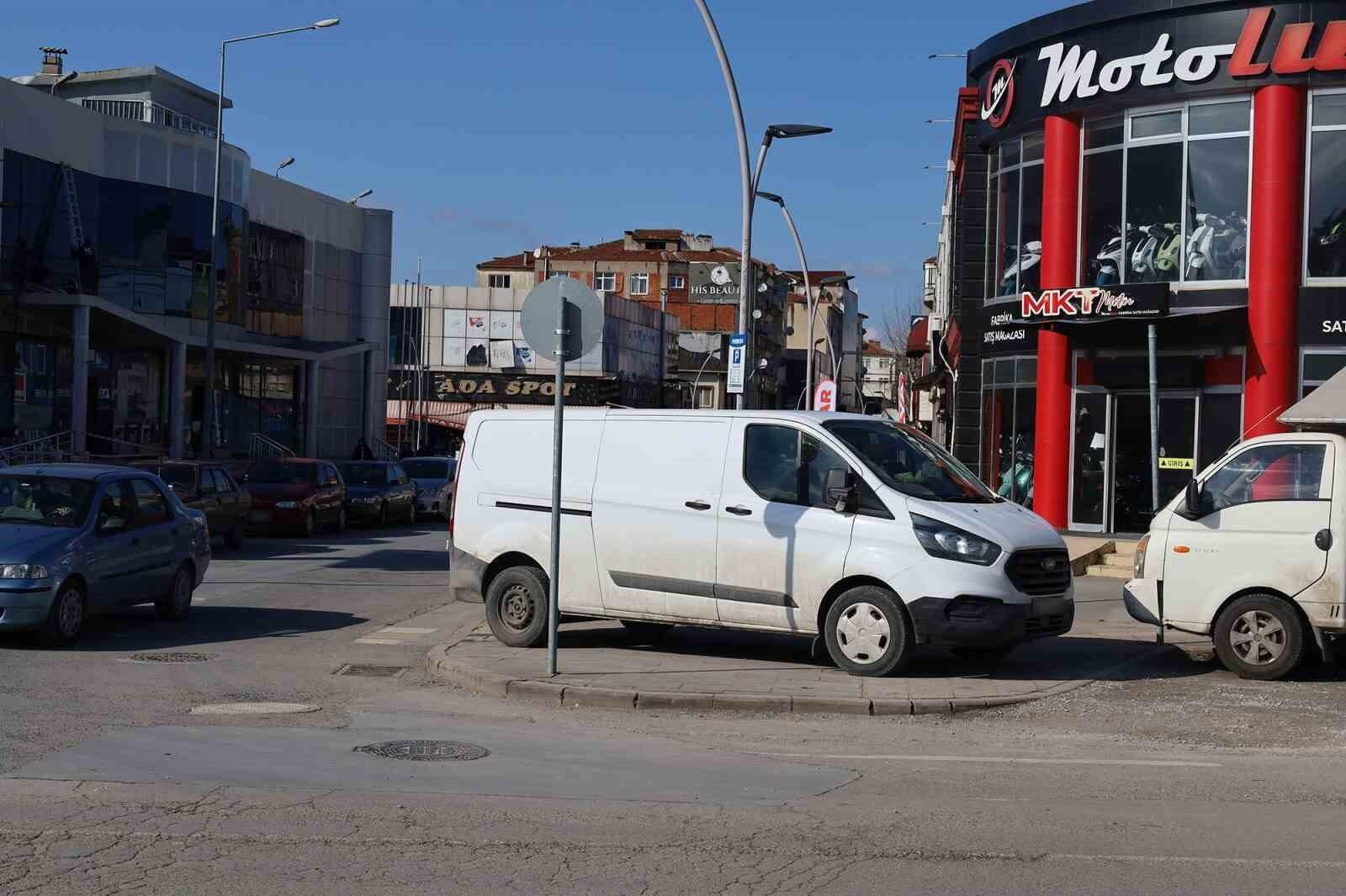 Sakarya Büyükşehir Belediyesi Vatandaşlara Hatalı Park Üzerine Uyarı