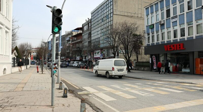 Sakarya'da Yeşilay Haftası İçin Trafik ışıklarına Yeşil Hilal Logosunun Yerleştirilmesi 1