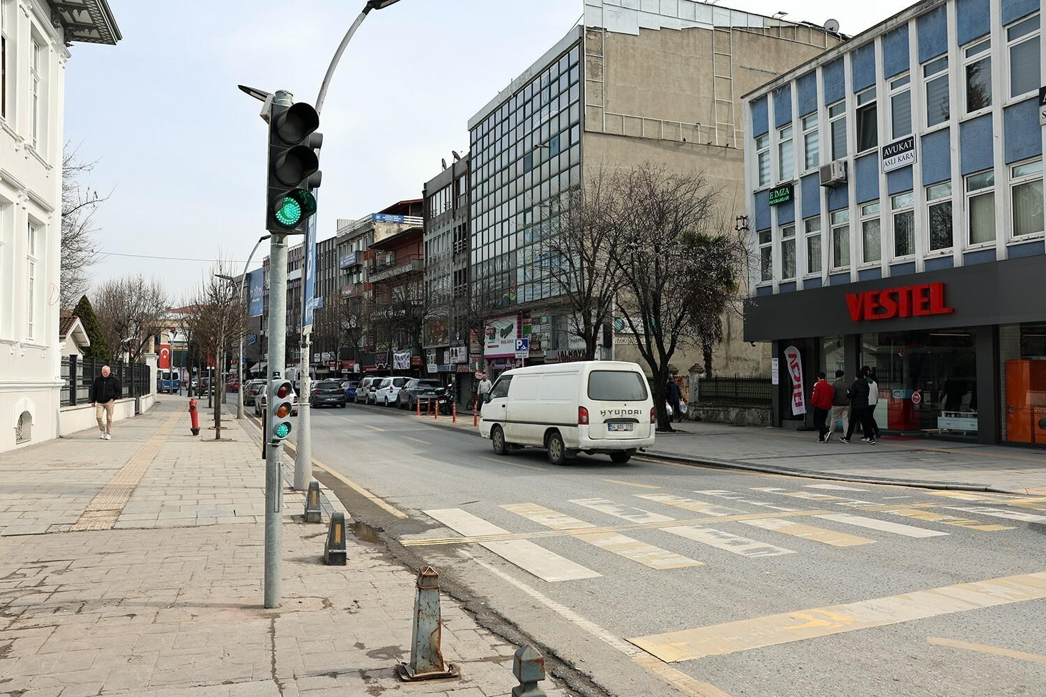 Sakarya’da Yeşilay Haftası İçin Trafik ışıklarına Yeşil Hilal Logosunun Yerleştirilmesi